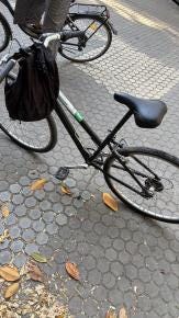 Foto {1} di {2}