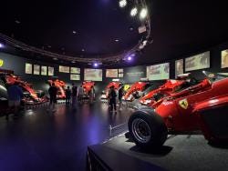 Foto {1} di {2}