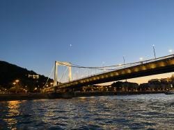 Foto {1} di {2}