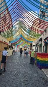 Foto {1} di {2}