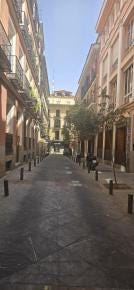 Foto {1} di {2}