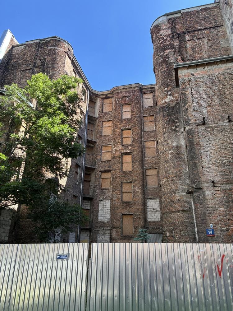 Foto 2 di 2