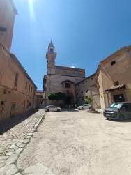 Foto {1} di {2}