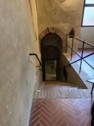 Foto {1} di {2}