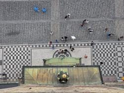 Foto {1} di {2}