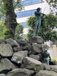 Foto {1} di {2}