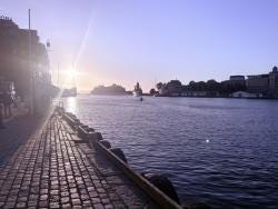 Foto {1} di {2}