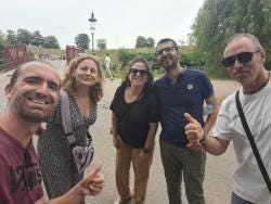 Foto {1} di {2}