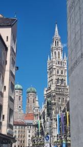 Foto {1} di {2}