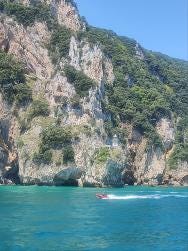 Foto {1} di {2}