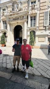 Foto {1} di {2}