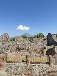 Foto {1} di {2}