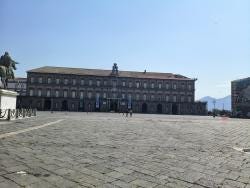 Foto {1} di {2}