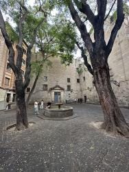 Foto {1} di {2}