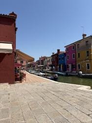 Foto {1} di {2}