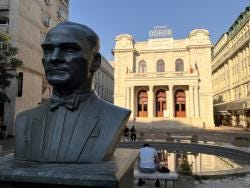 Foto {1} di {2}