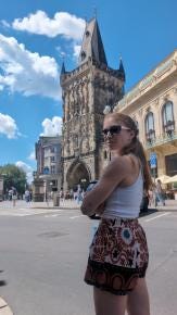 Foto {1} di {2}