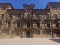 Foto {1} di {2}