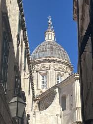 Foto {1} di {2}
