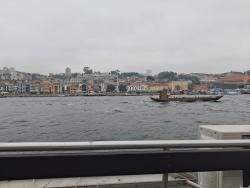 Foto {1} di {2}