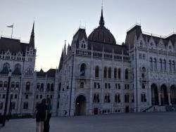 Foto {1} di {2}