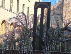 Foto {1} di {2}