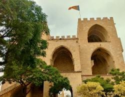 Foto {1} di {2}