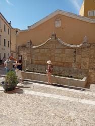 Foto {1} di {2}