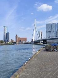 Foto {1} di {2}