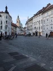 Foto {1} di {2}