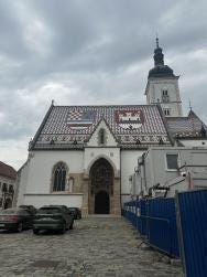 Foto {1} di {2}