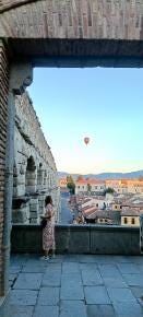 Foto {1} di {2}