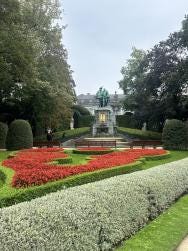 Foto {1} di {2}