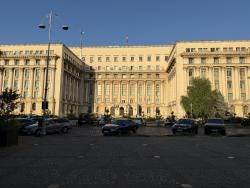 Foto {1} di {2}