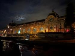 Foto {1} di {2}