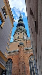 Foto {1} di {2}