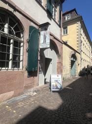 Foto {1} di {2}