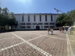 Foto {1} di {2}