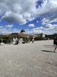 Foto {1} di {2}