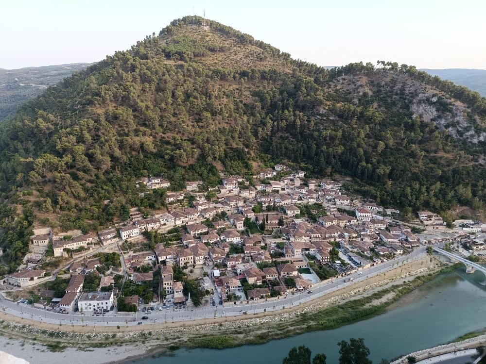 Foto 1 di 2
