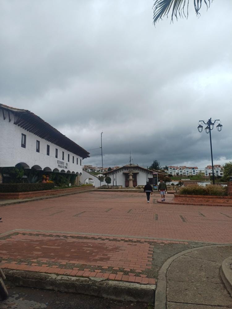 Foto 1 di 3