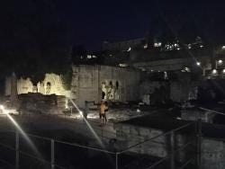 Foto {1} di {2}