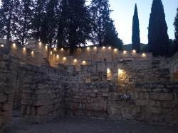 Foto {1} di {2}