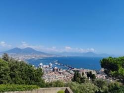 Foto {1} di {2}