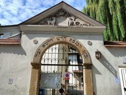 Foto {1} di {2}