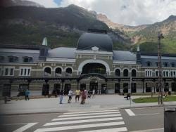 Foto {1} di {2}