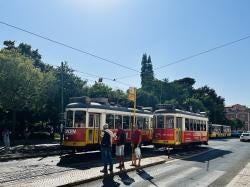 Foto {1} di {2}