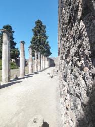 Foto {1} di {2}