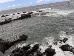 Image {1} of {2}