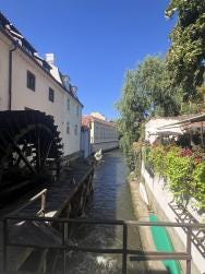 Foto {1} di {2}